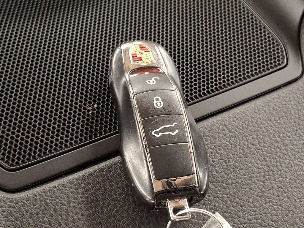 Thumbnail: 2014 Porsche Cayenne - 26
