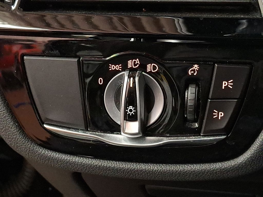 Thumbnail: 2023 BMW 5 Series - 22