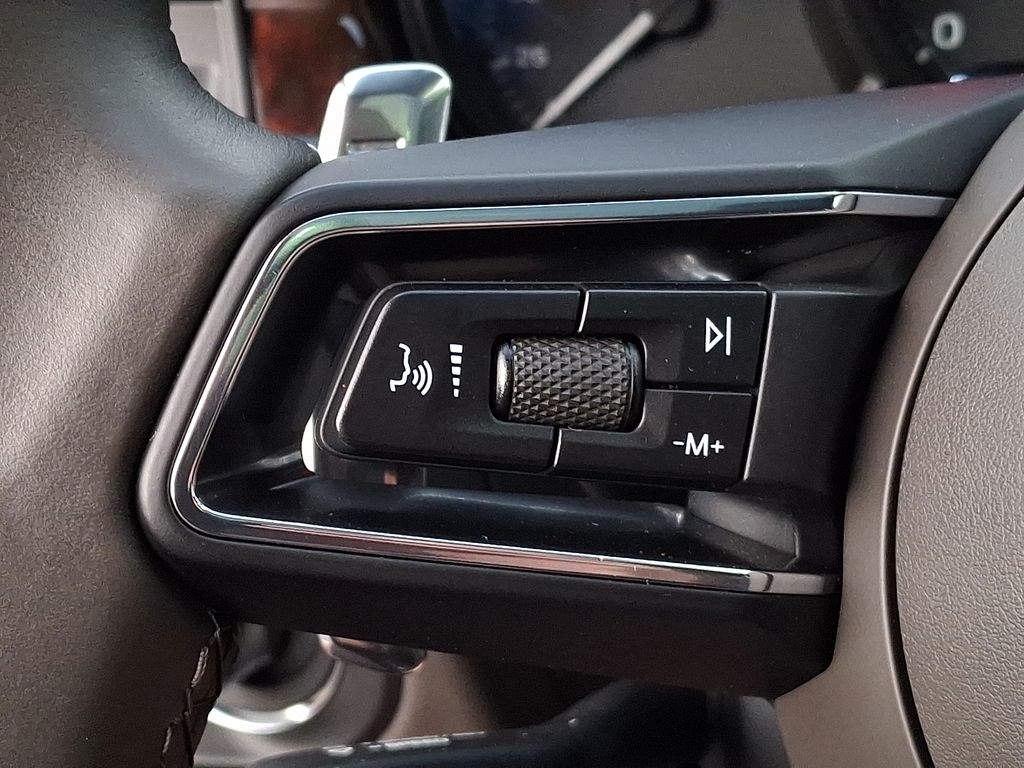 Thumbnail: 2022 Porsche Macan - 18