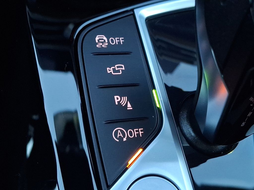 Thumbnail: 2023 BMW X4 - 17