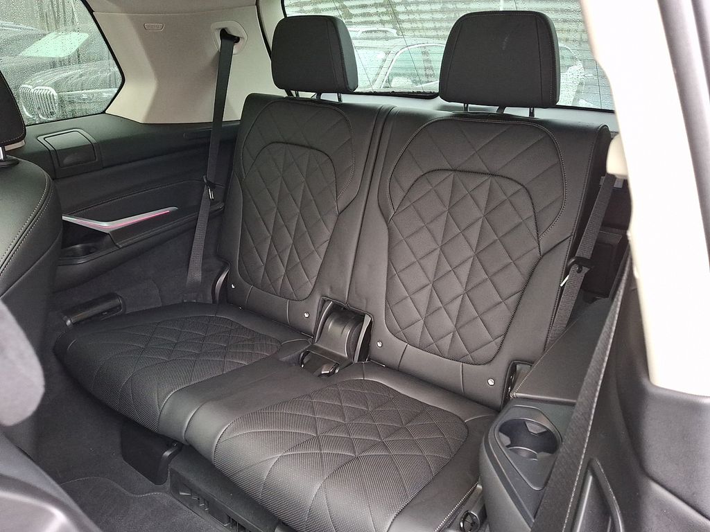 Thumbnail: 2023 BMW X7 - 8