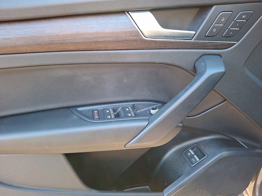 Thumbnail: 2023 Audi Q5 - 9