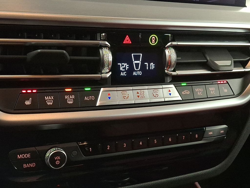 Thumbnail: 2024 BMW X4 - 13