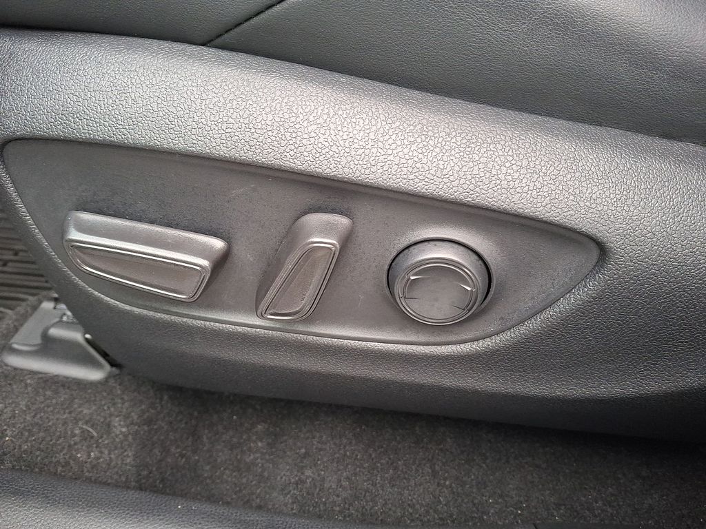 Thumbnail: 2020 Toyota RAV4 - 11