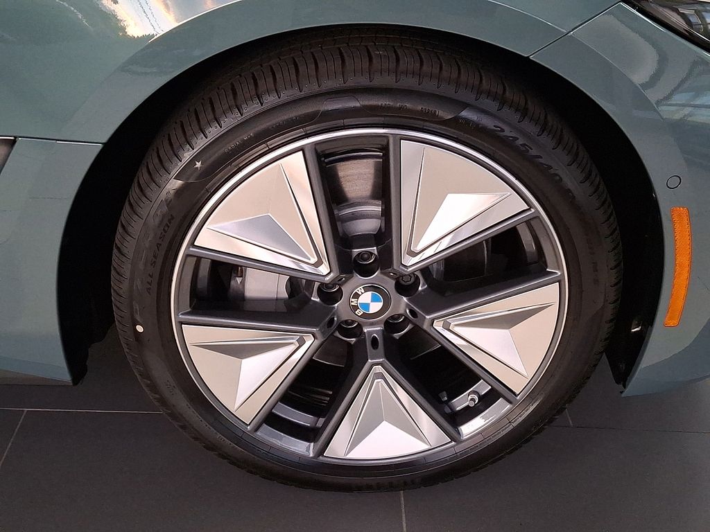 Thumbnail: 2026 BMW i4 - 4