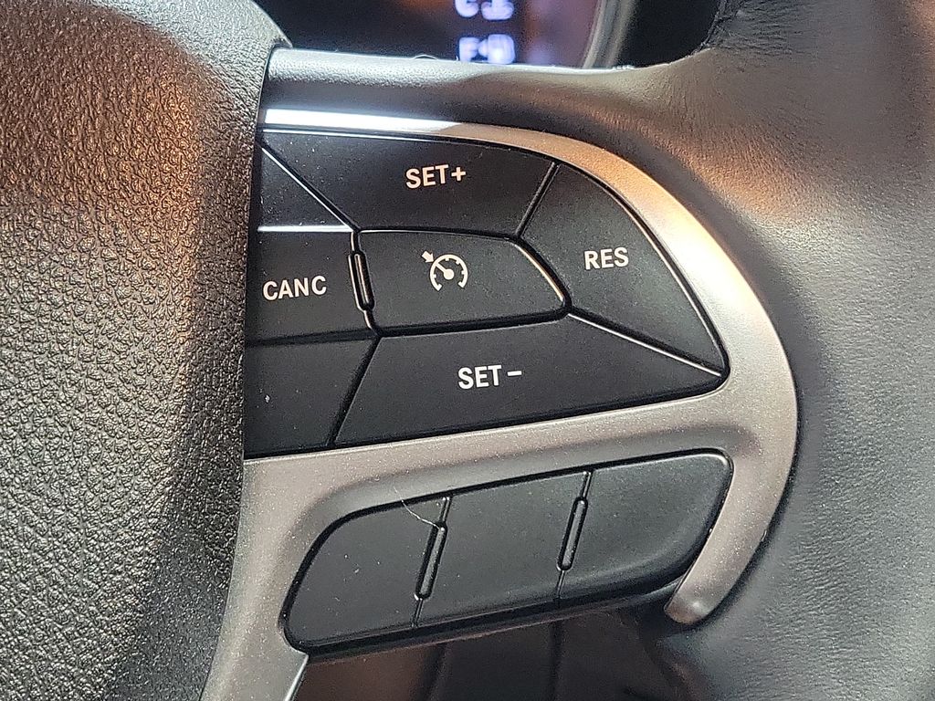 Thumbnail: 2018 Jeep Grand Cherokee - 16