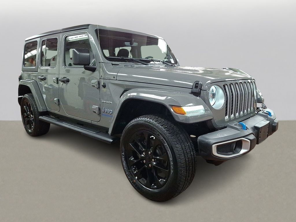 2023 Jeep Wrangler Sahara 3