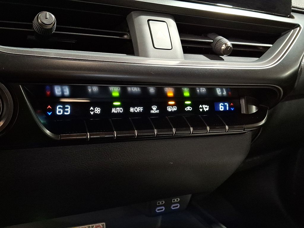 Thumbnail: 2023 Lexus UX - 14