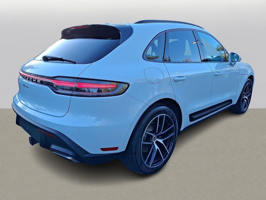 Thumbnail: 2025 Porsche Macan - 3
