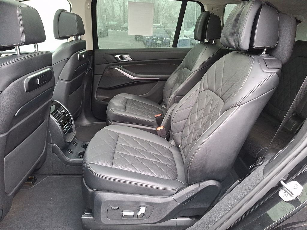 Thumbnail: 2023 BMW X7 - 7