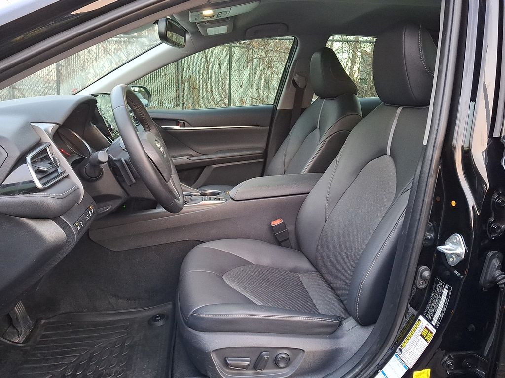 Thumbnail: 2022 Toyota Camry - 10