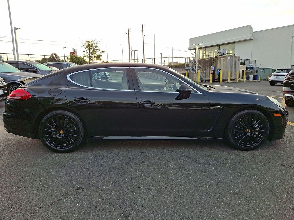 Thumbnail: 2015 Porsche Panamera - 25
