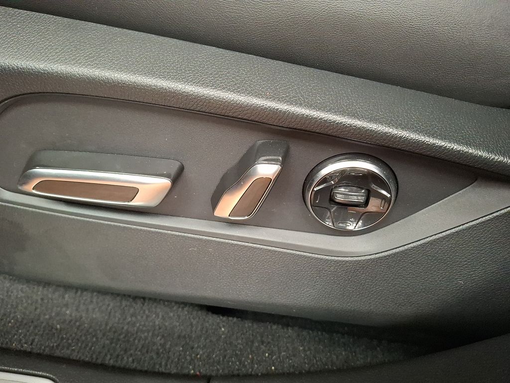 Thumbnail: 2025 Acura RDX - 11