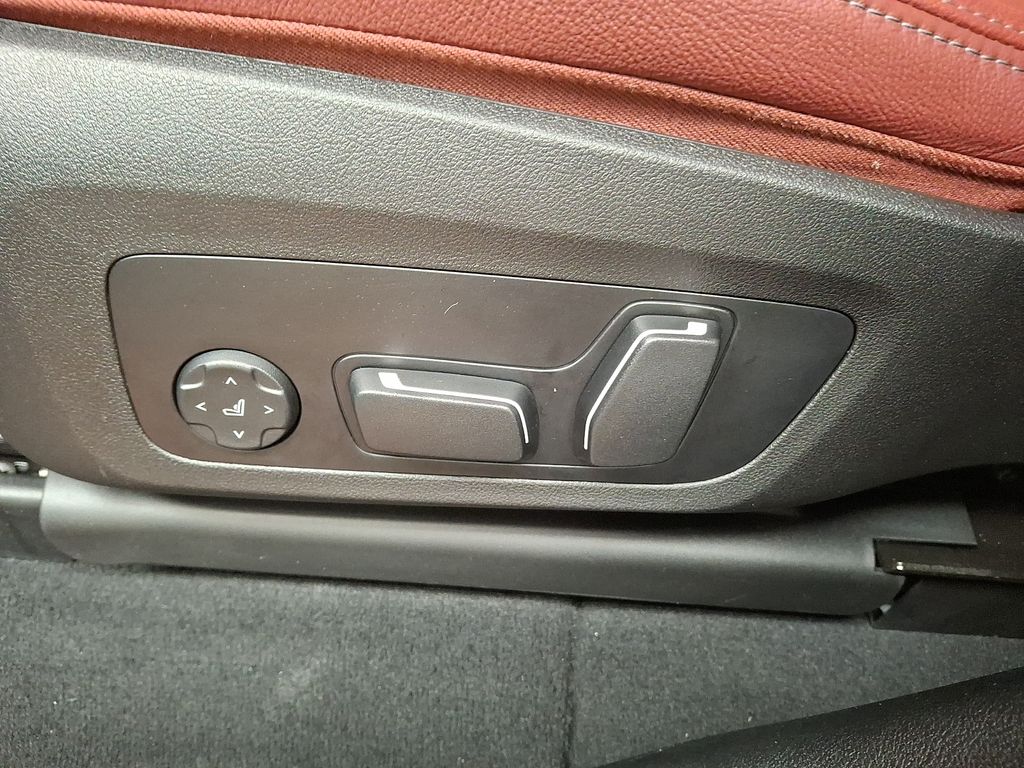 Thumbnail: 2024 BMW X4 - 10