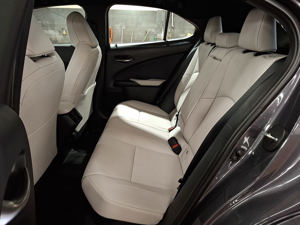 Thumbnail: 2023 Lexus UX - 8