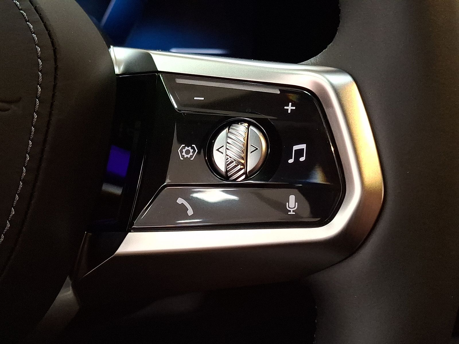 Thumbnail: 2025 BMW i7 - 16