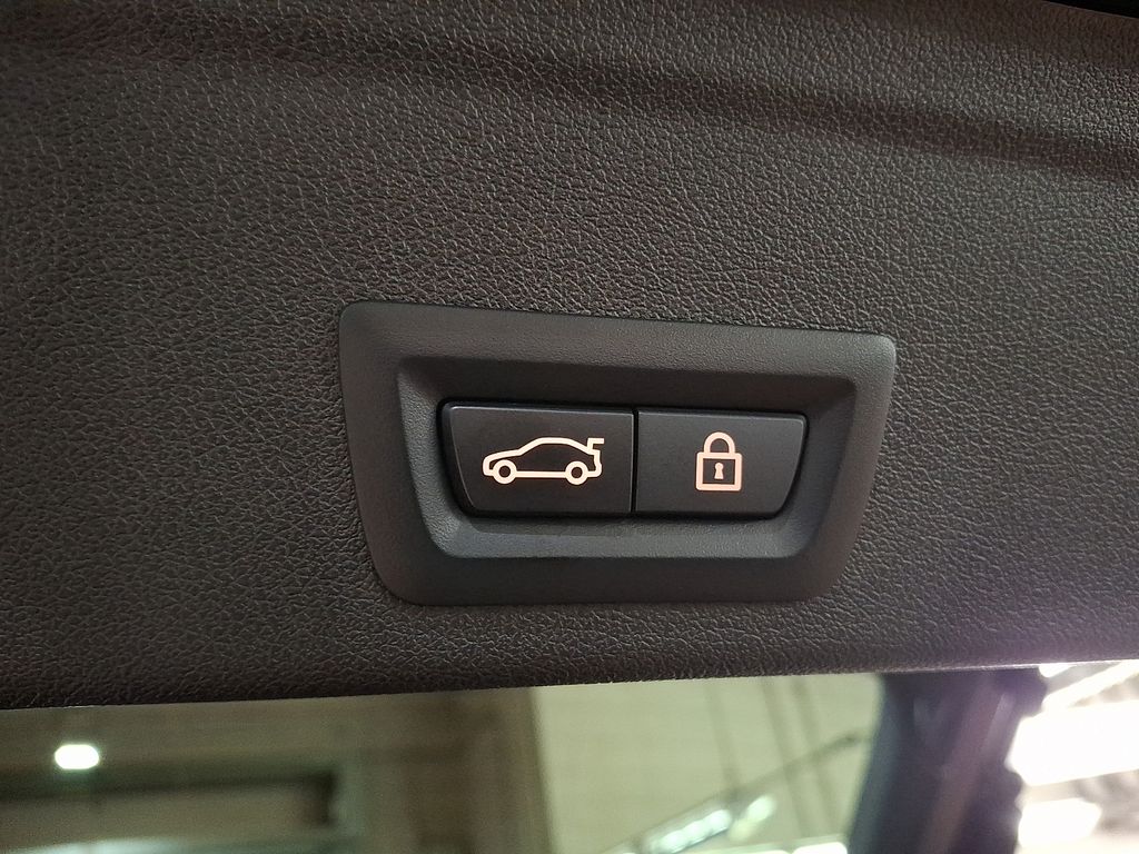 Thumbnail: 2023 BMW X6 - 28