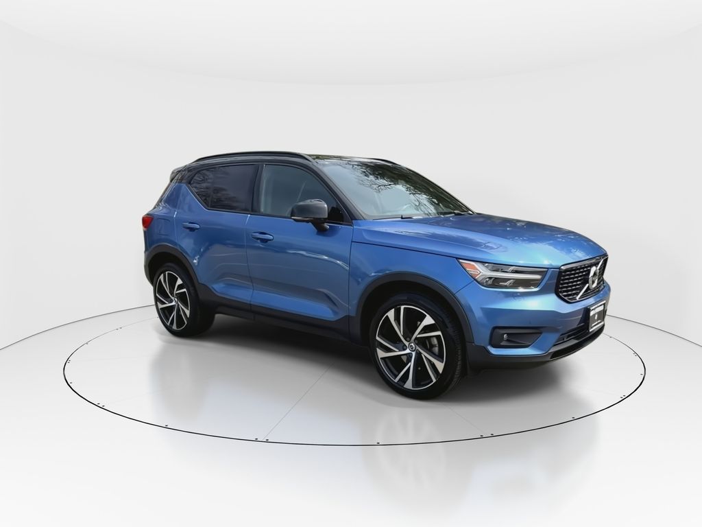 Thumbnail: 2021 Volvo XC40 - 2