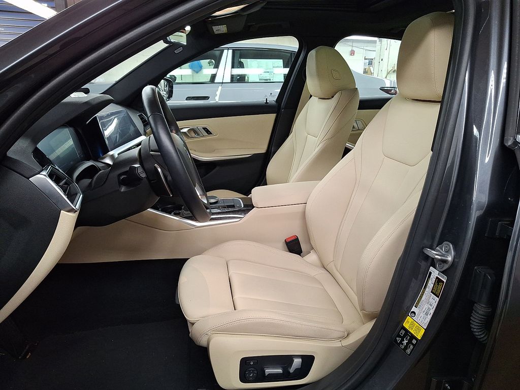 Thumbnail: 2021 BMW 3 Series - 9