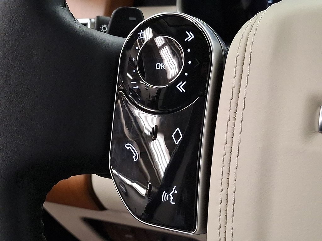 Thumbnail: 2021 Land Rover Range Rover - 16