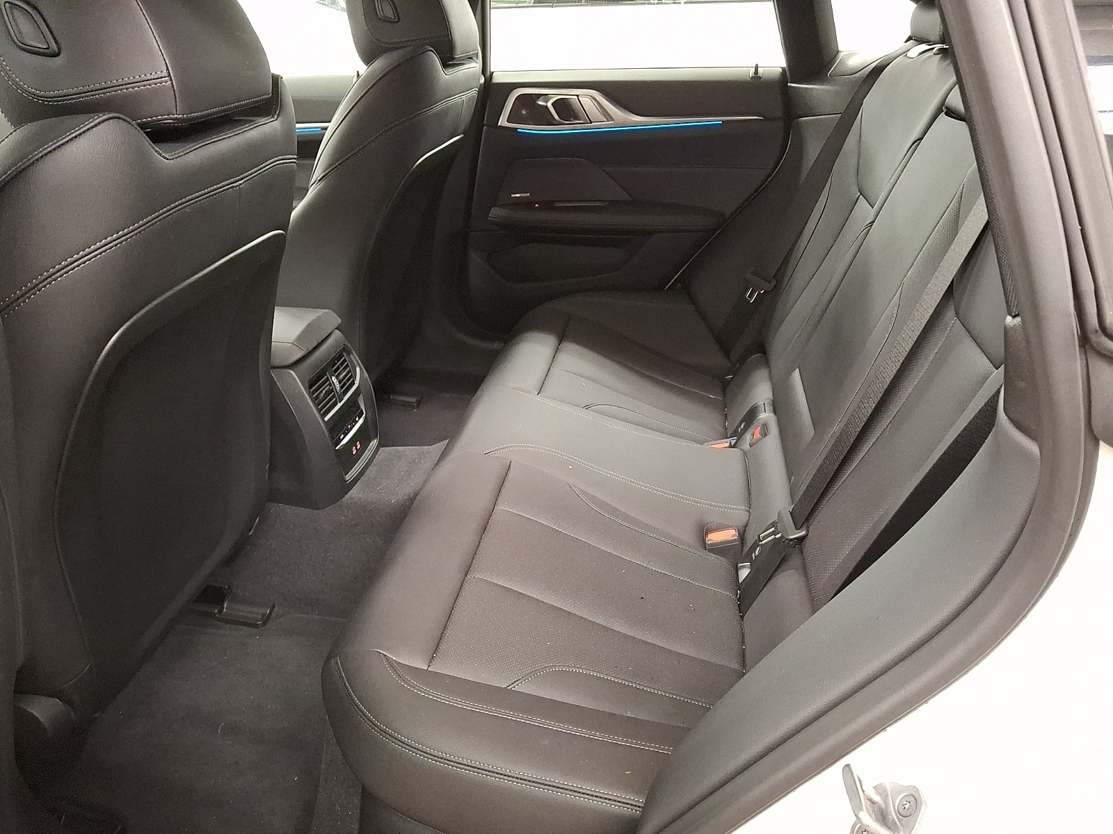 Thumbnail: 2025 BMW i4 - 7