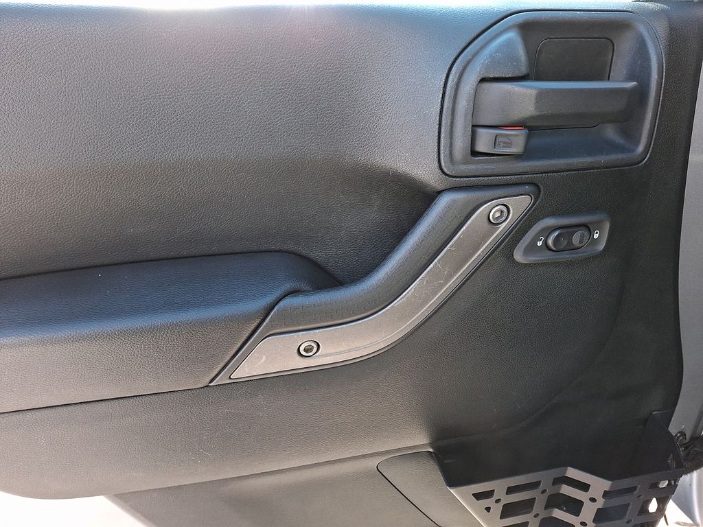 Thumbnail: 2016 Jeep Wrangler - 8