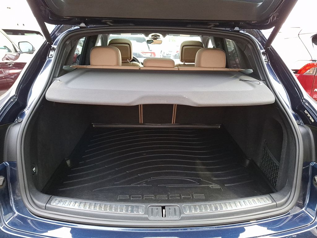 Thumbnail: 2019 Porsche Macan - 27