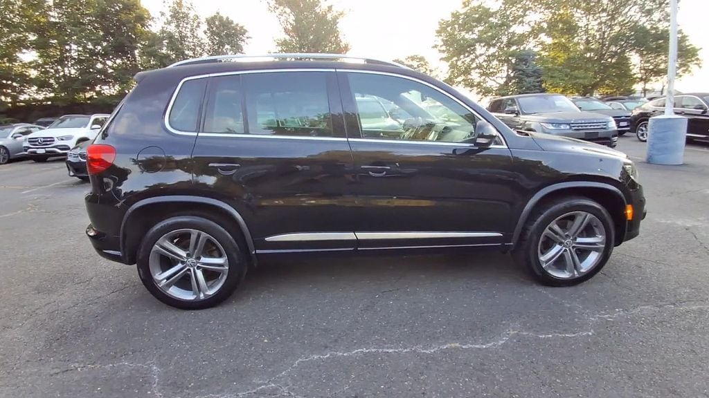 Thumbnail: 2017 Volkswagen Tiguan - 9