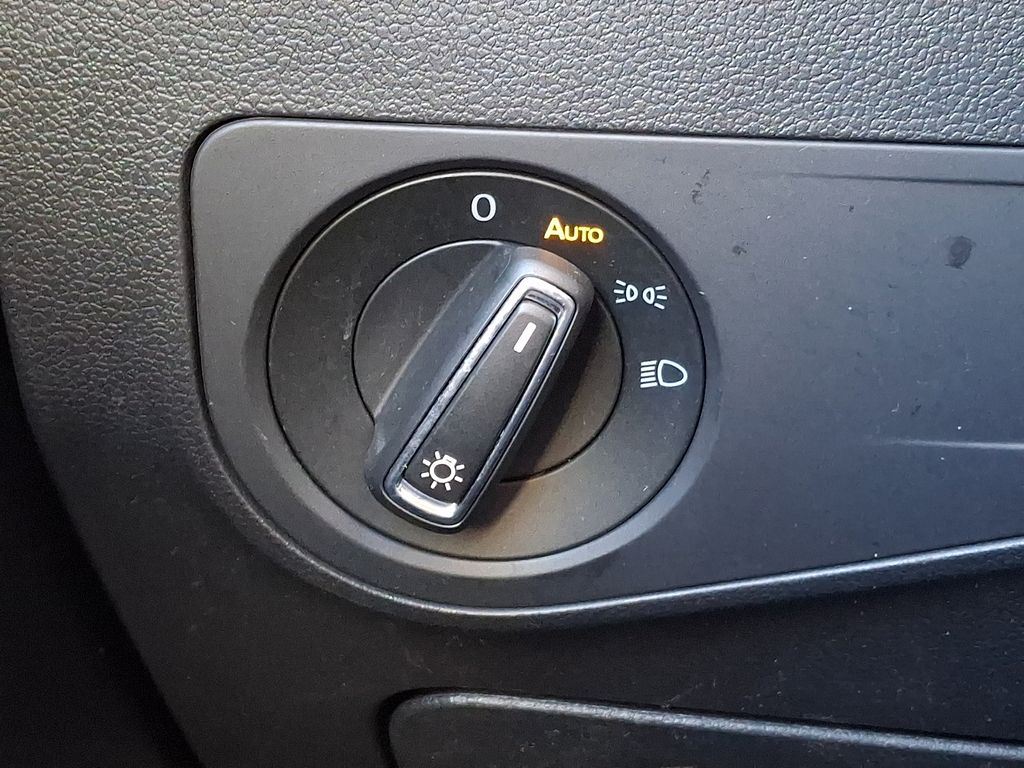 Thumbnail: 2021 Volkswagen Tiguan - 22