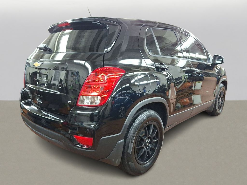 Thumbnail: 2017 Chevrolet Trax - 4