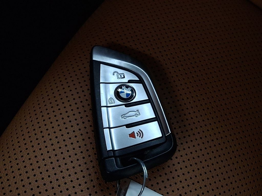 Thumbnail: 2023 BMW 5 Series - 23