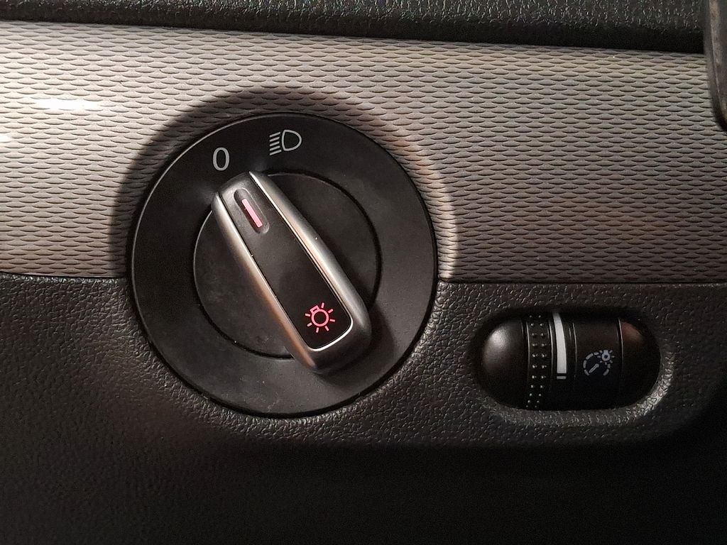 Thumbnail: 2017 Volkswagen Jetta - 23