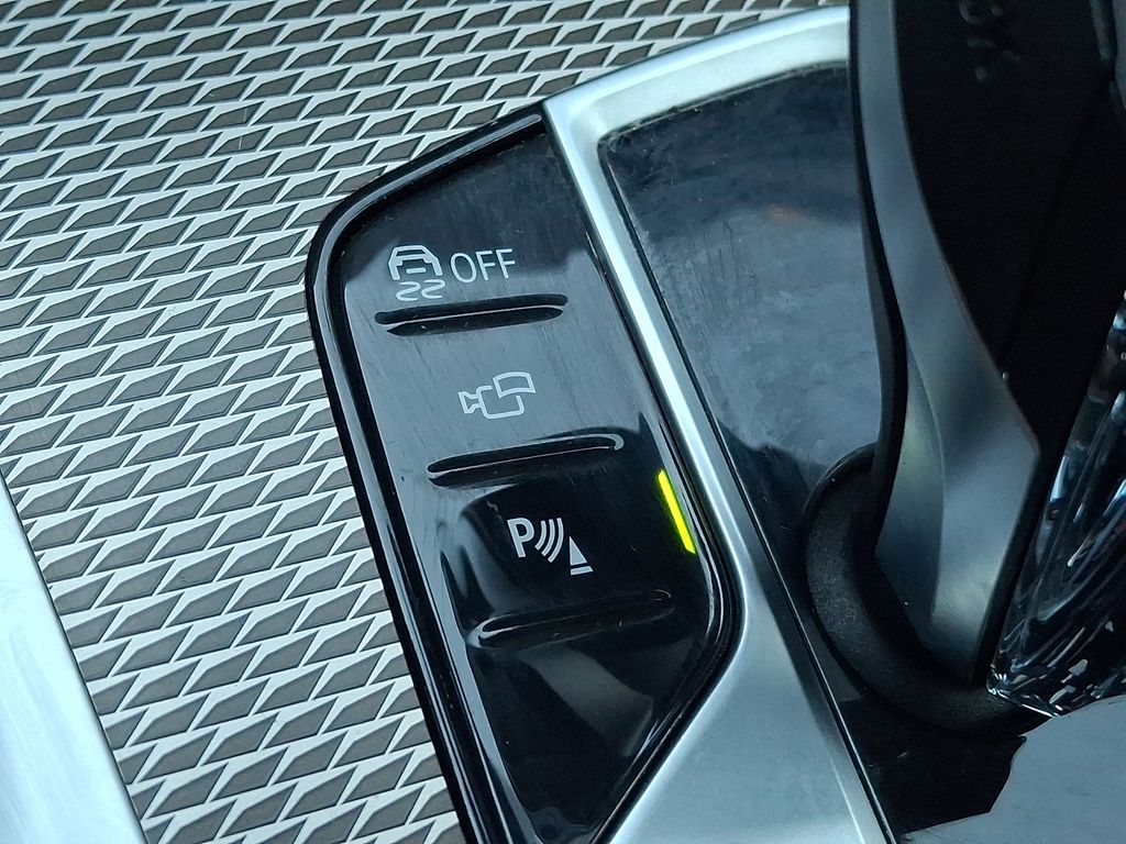 Thumbnail: 2022 BMW X6 - 18