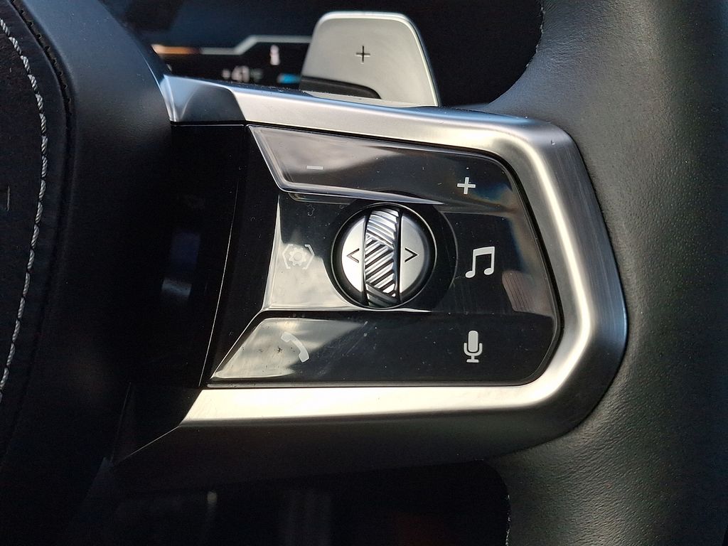 Thumbnail: 2023 BMW 7 Series - 16