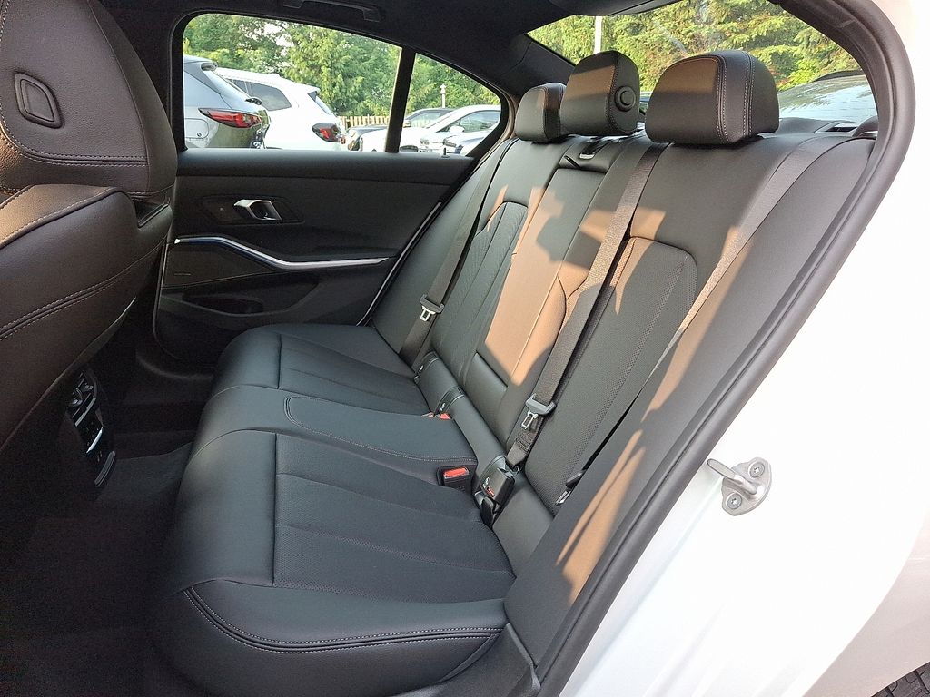 2024 BMW 3 Series 330e xDrive 9