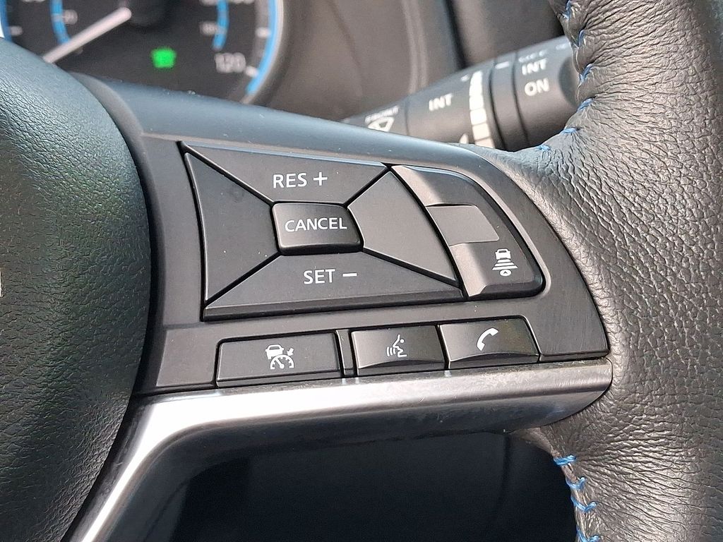 Thumbnail: 2022 Nissan Leaf - 17