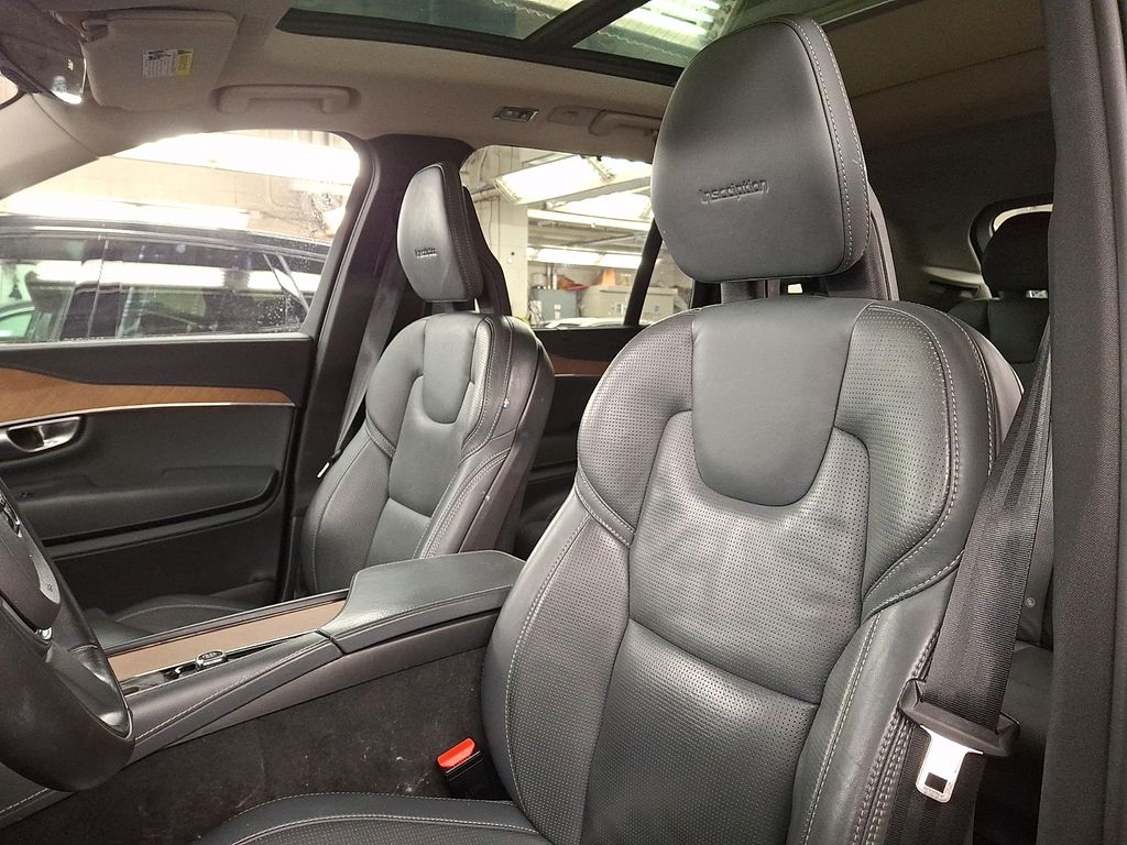 Thumbnail: 2020 Volvo XC90 - 10