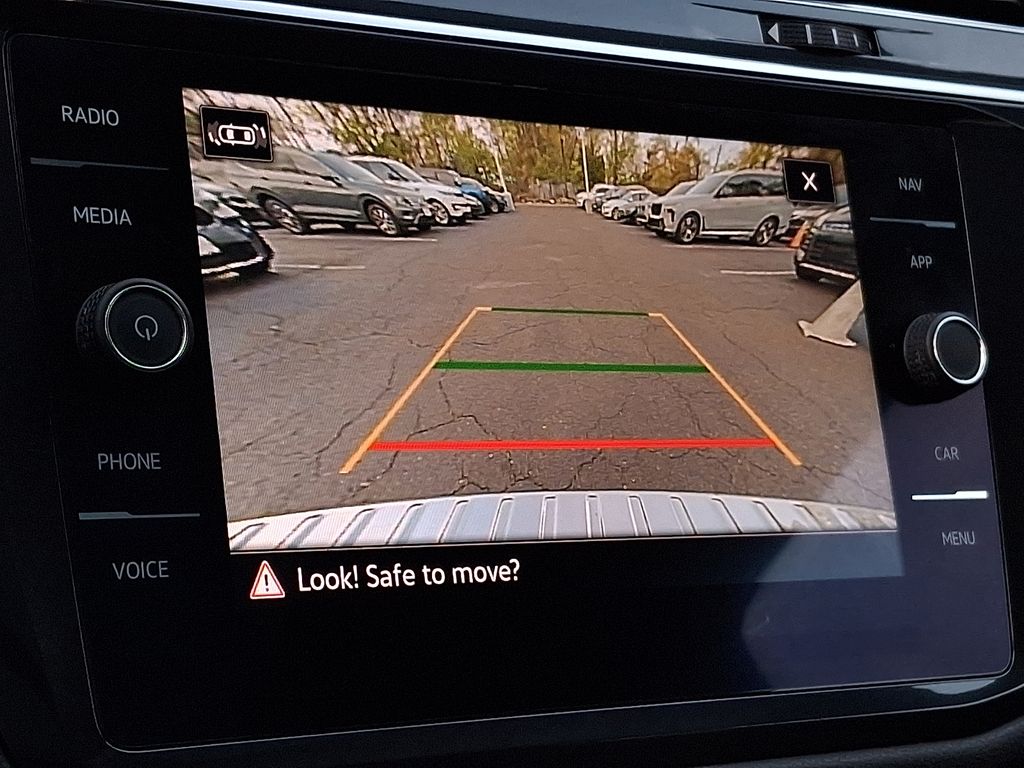 Thumbnail: 2022 Volkswagen Tiguan - 15