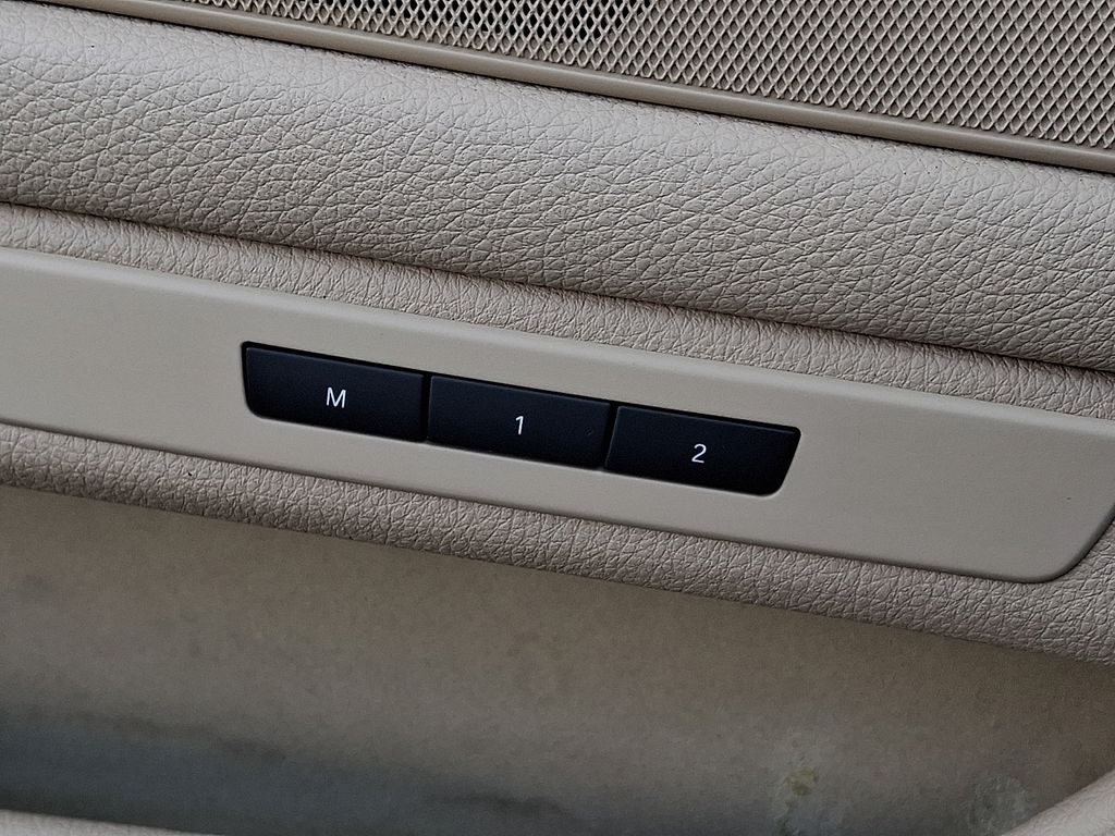 Thumbnail: 2012 BMW 5 Series - 24
