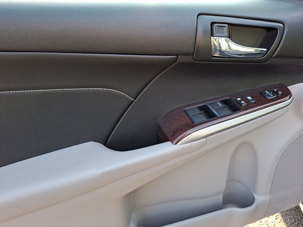 Thumbnail: 2014 Toyota Camry - 9