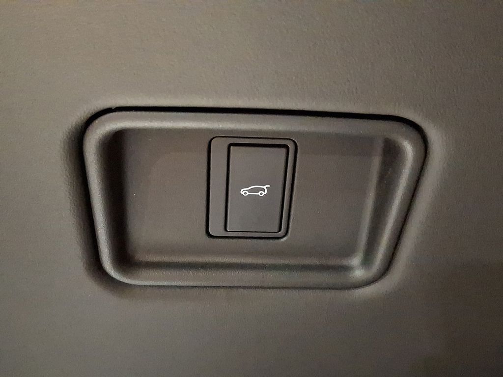 Thumbnail: 2023 Land Rover Range Rover Sport - 24