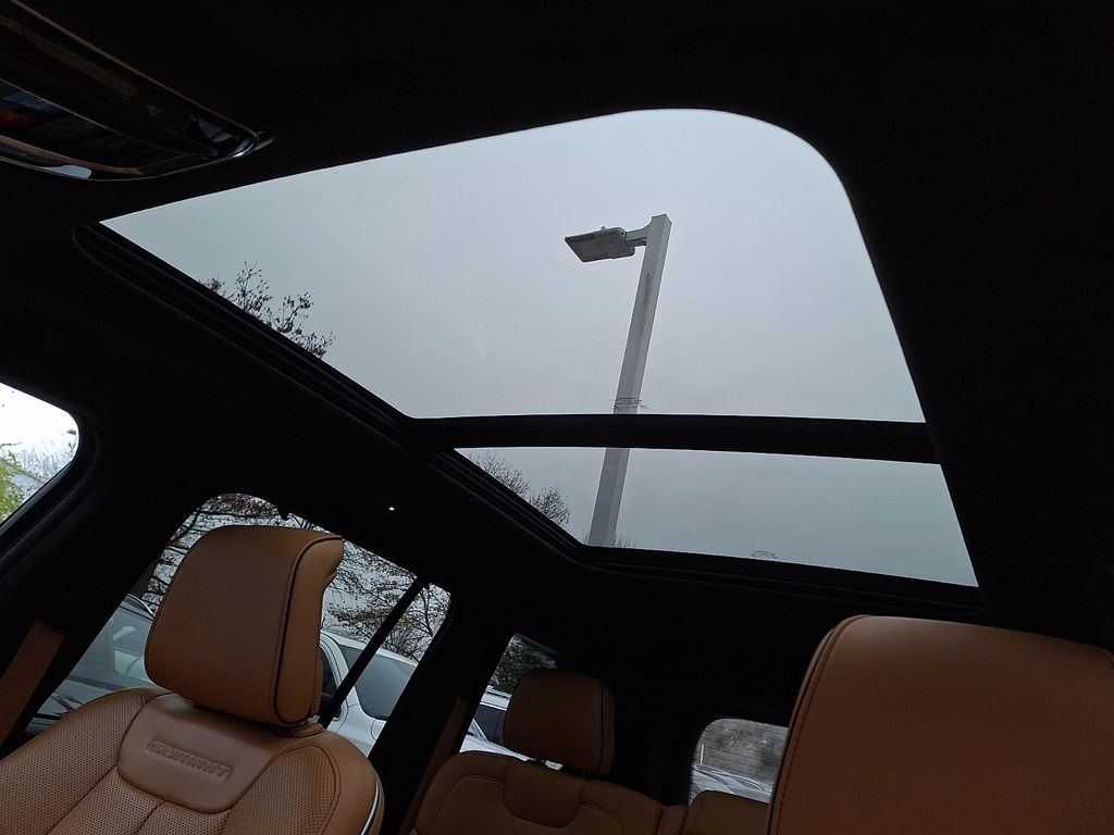 Thumbnail: 2023 Jeep Grand Cherokee - 11