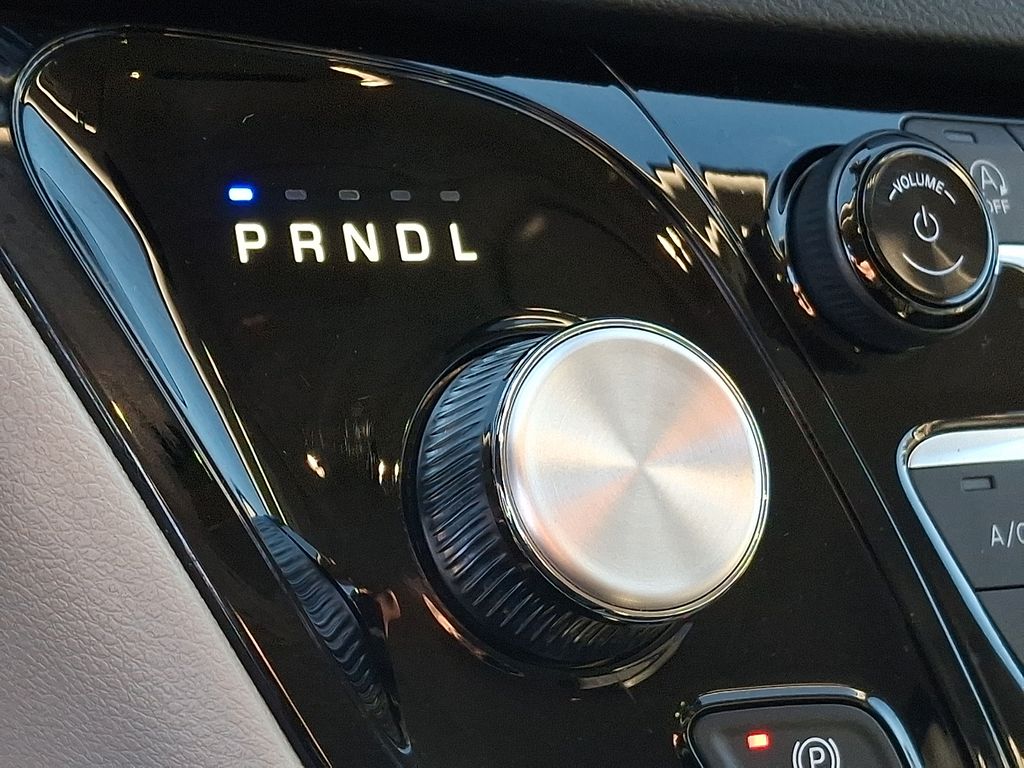 Thumbnail: 2023 Chrysler Pacifica - 12