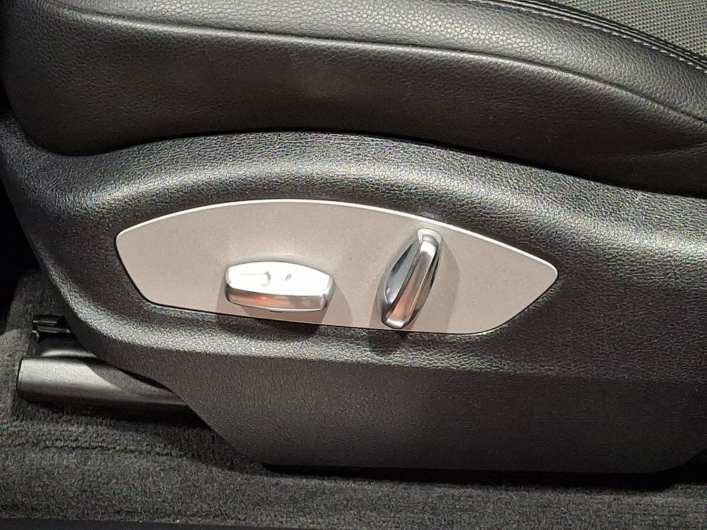 Thumbnail: 2022 Porsche Macan - 9