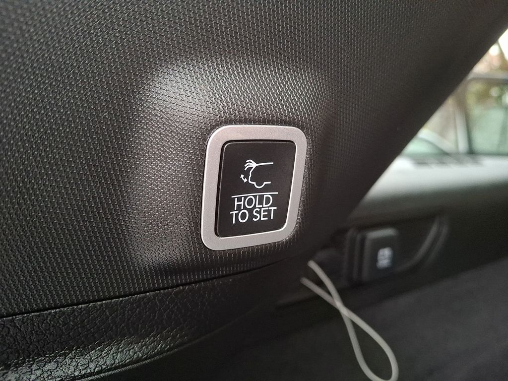 Thumbnail: 2023 Jeep Grand Cherokee - 28