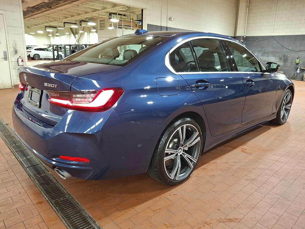 Thumbnail: 2024 BMW 3 Series - 21
