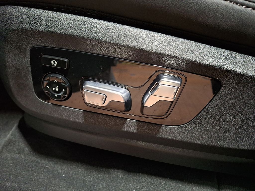 Thumbnail: 2025 BMW X5 - 11