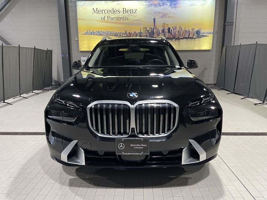Thumbnail: 2023 BMW X7 - 18