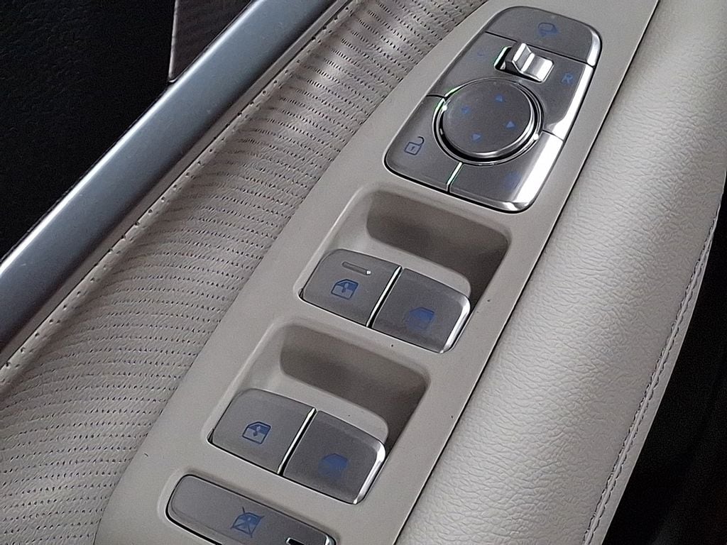 Thumbnail: 2023 Genesis G70 - 25