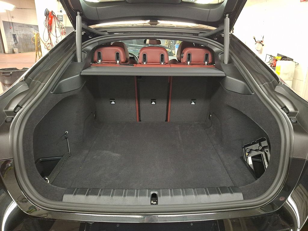 Thumbnail: 2025 BMW i4 - 27